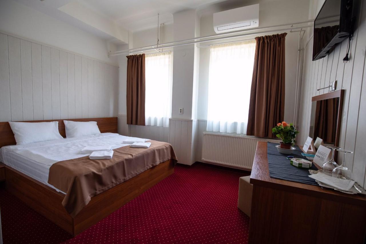 Nepliget Hotel ブダペスト エクステリア 写真